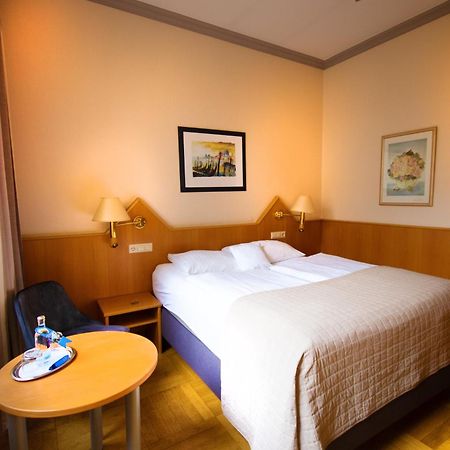 Komfort Hotel Am Kurpark Бад Хомбург фор дер Хьое Екстериор снимка