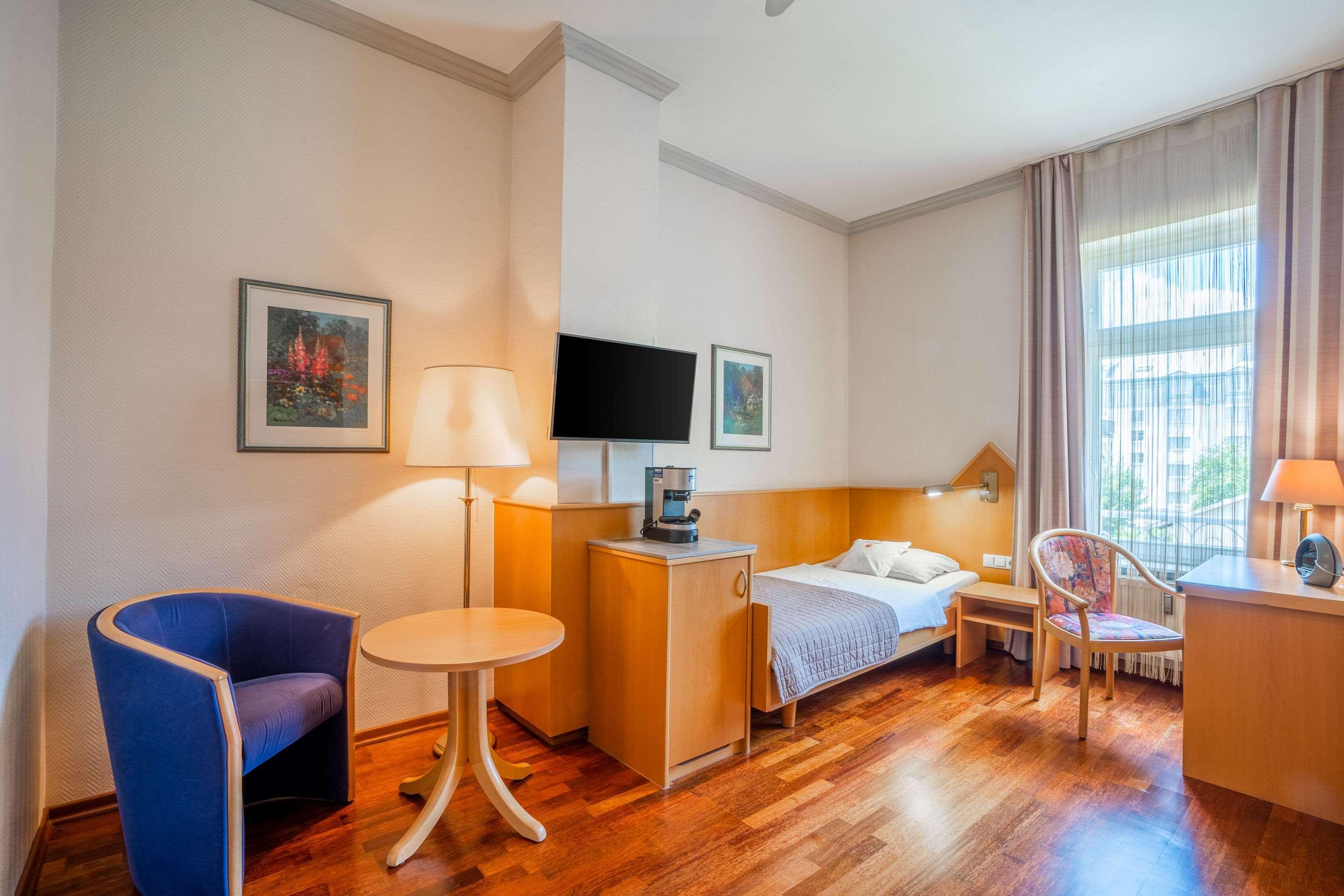 Komfort Hotel Am Kurpark Бад Хомбург фор дер Хьое Екстериор снимка