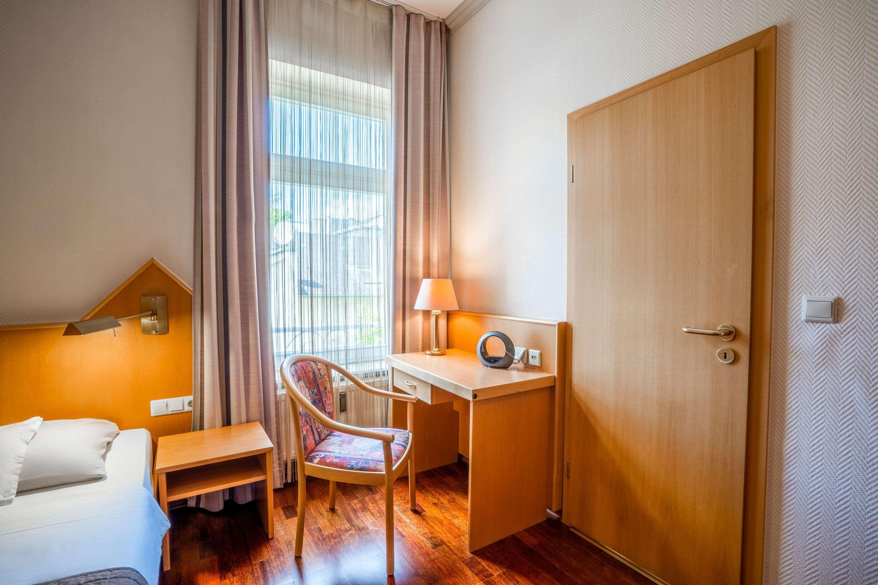 Komfort Hotel Am Kurpark Бад Хомбург фор дер Хьое Екстериор снимка