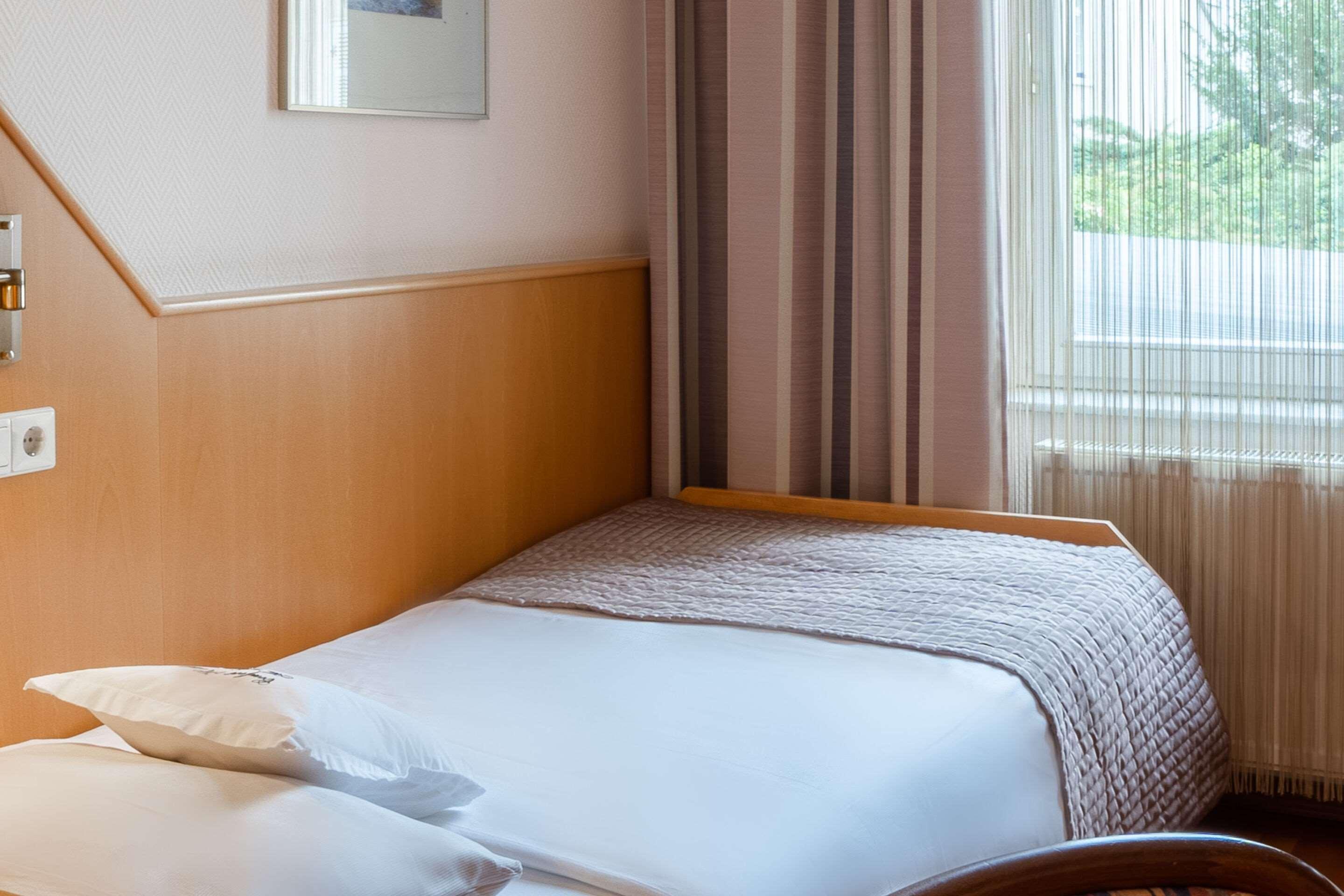 Komfort Hotel Am Kurpark Бад Хомбург фор дер Хьое Екстериор снимка