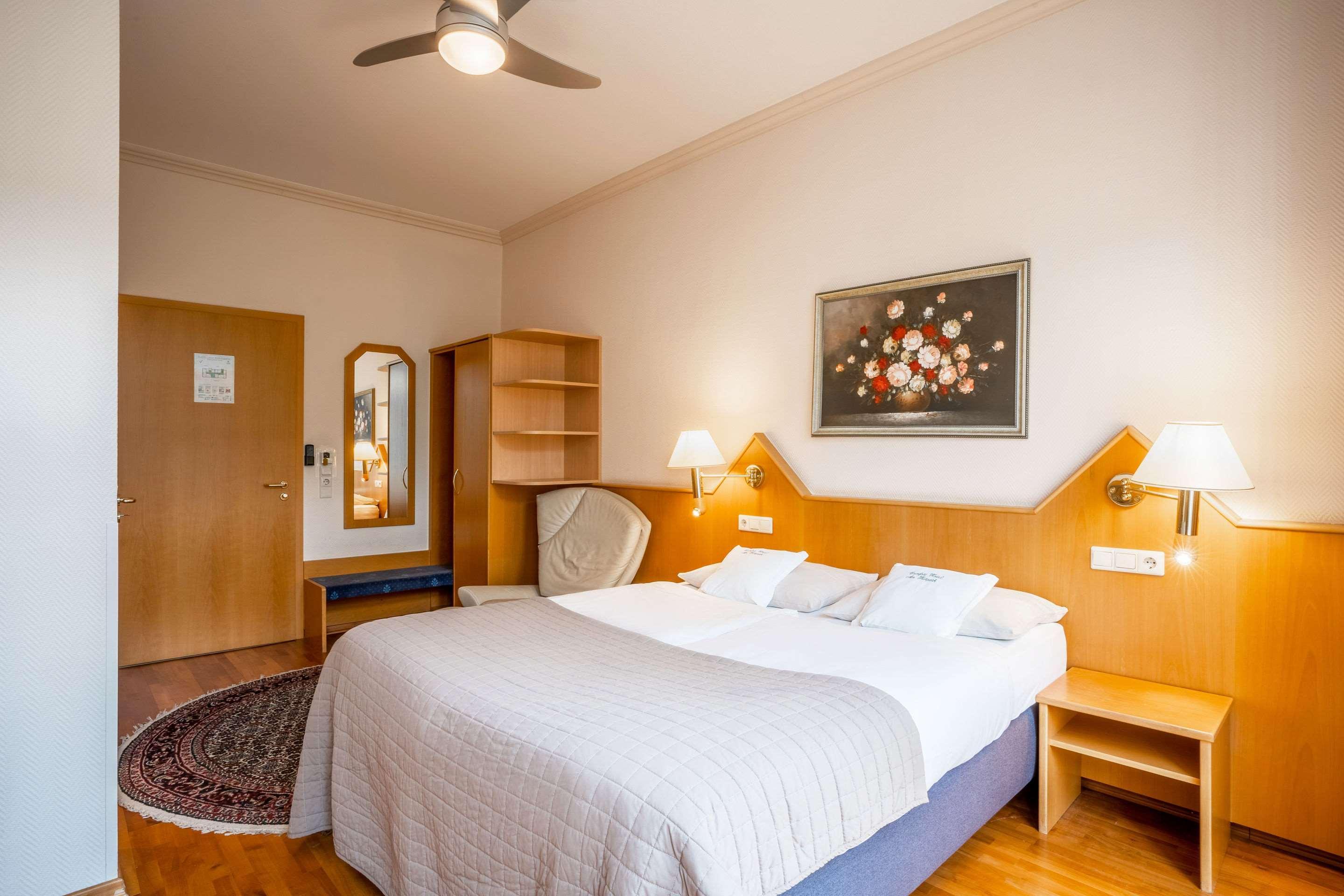 Komfort Hotel Am Kurpark Бад Хомбург фор дер Хьое Екстериор снимка