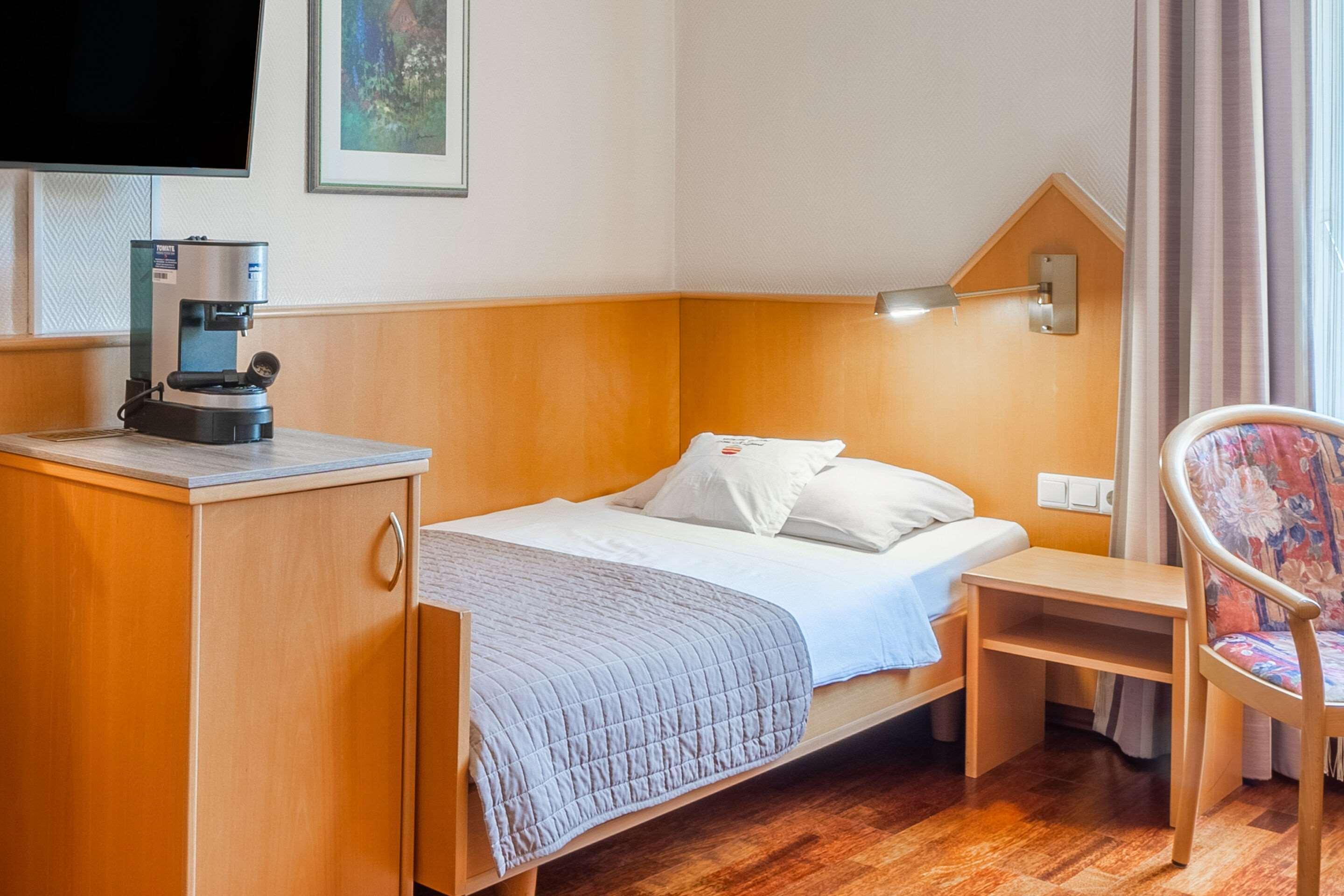Komfort Hotel Am Kurpark Бад Хомбург фор дер Хьое Екстериор снимка