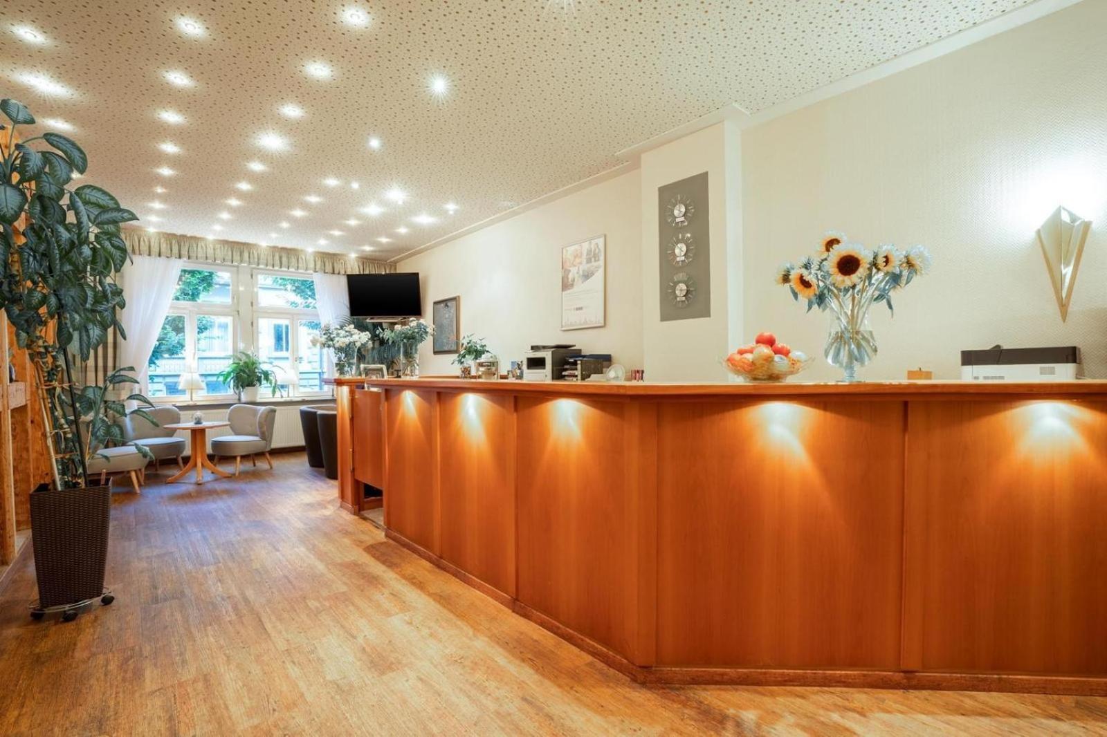 Komfort Hotel Am Kurpark Бад Хомбург фор дер Хьое Екстериор снимка
