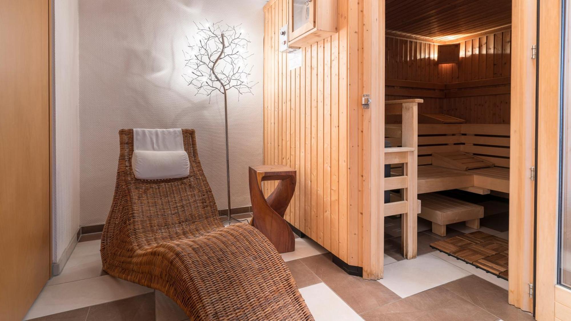 Komfort Hotel Am Kurpark Бад Хомбург фор дер Хьое Екстериор снимка