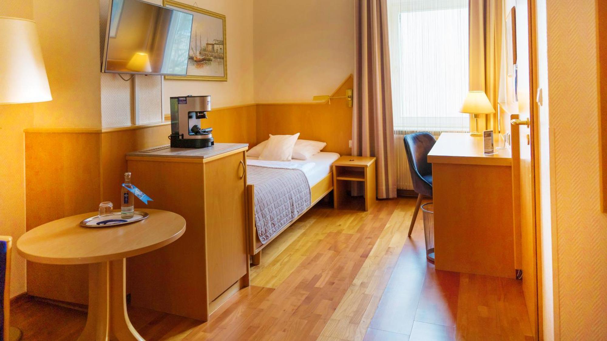 Komfort Hotel Am Kurpark Бад Хомбург фор дер Хьое Екстериор снимка