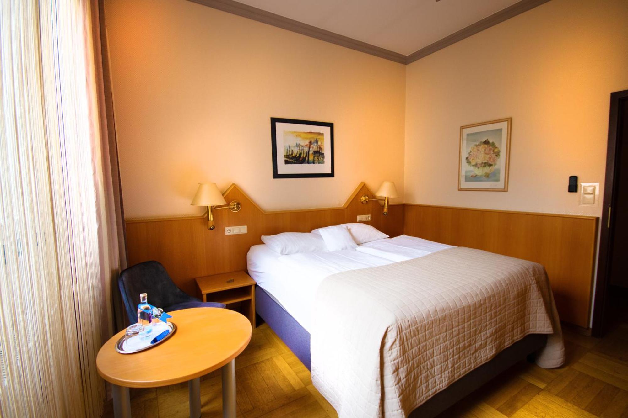 Komfort Hotel Am Kurpark Бад Хомбург фор дер Хьое Екстериор снимка