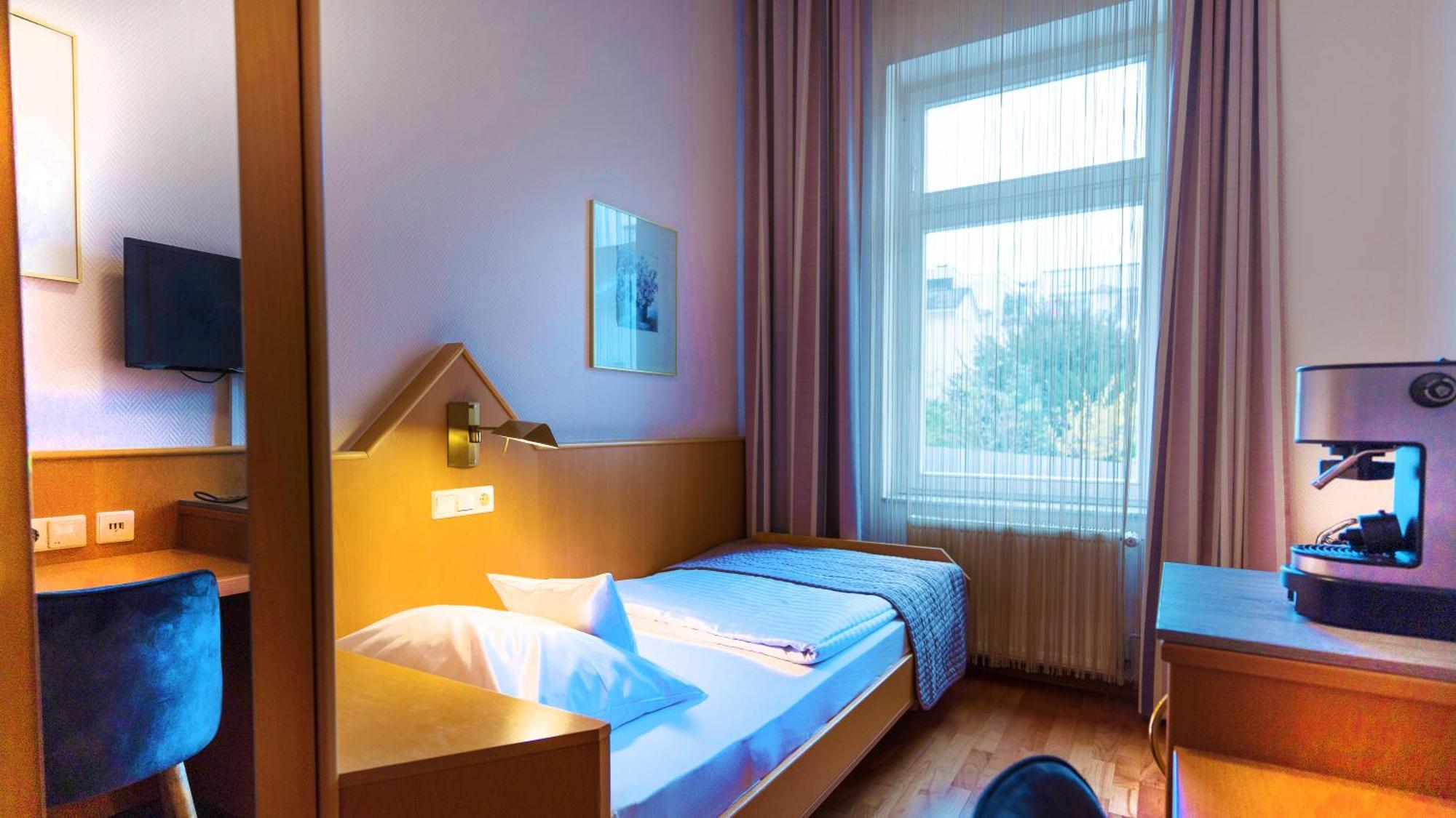 Komfort Hotel Am Kurpark Бад Хомбург фор дер Хьое Екстериор снимка