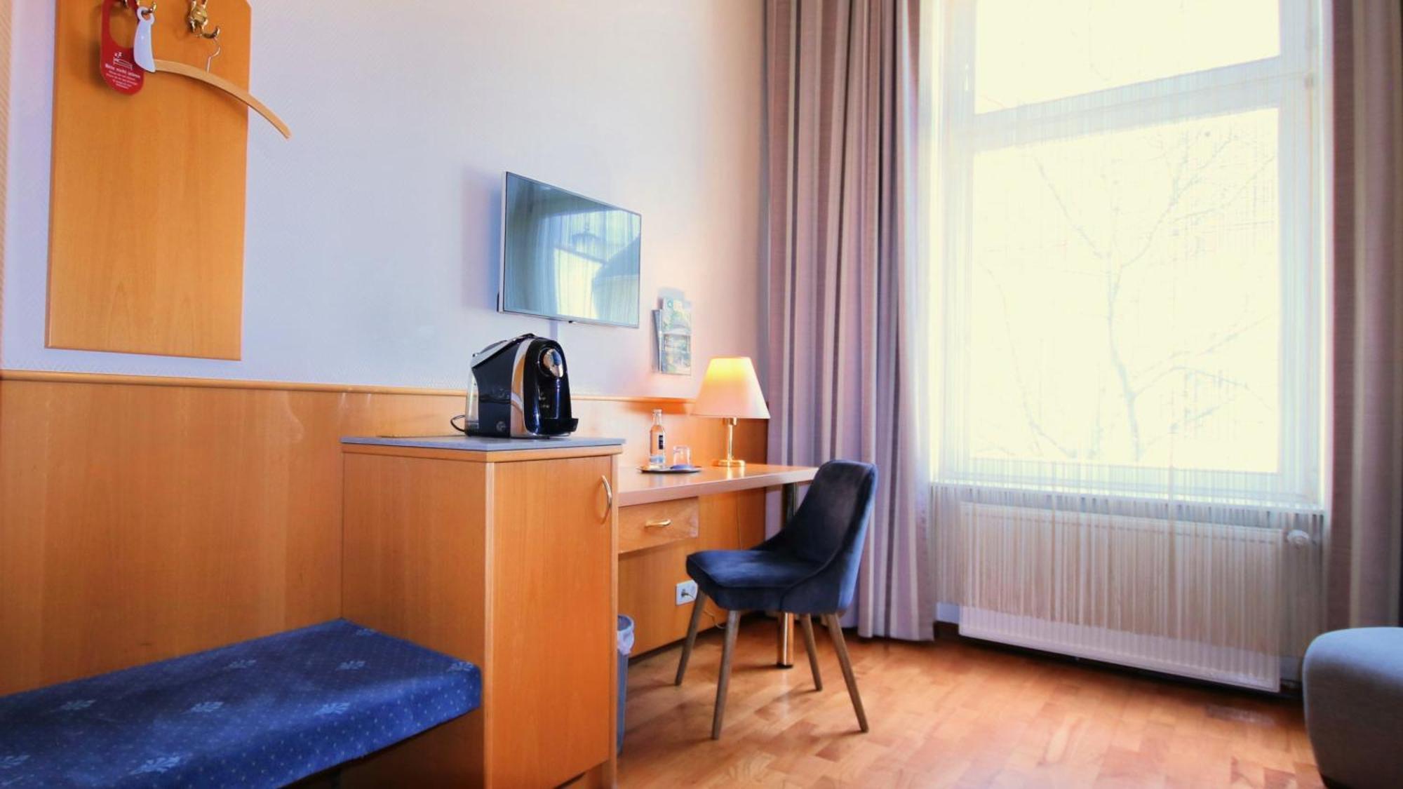 Komfort Hotel Am Kurpark Бад Хомбург фор дер Хьое Екстериор снимка
