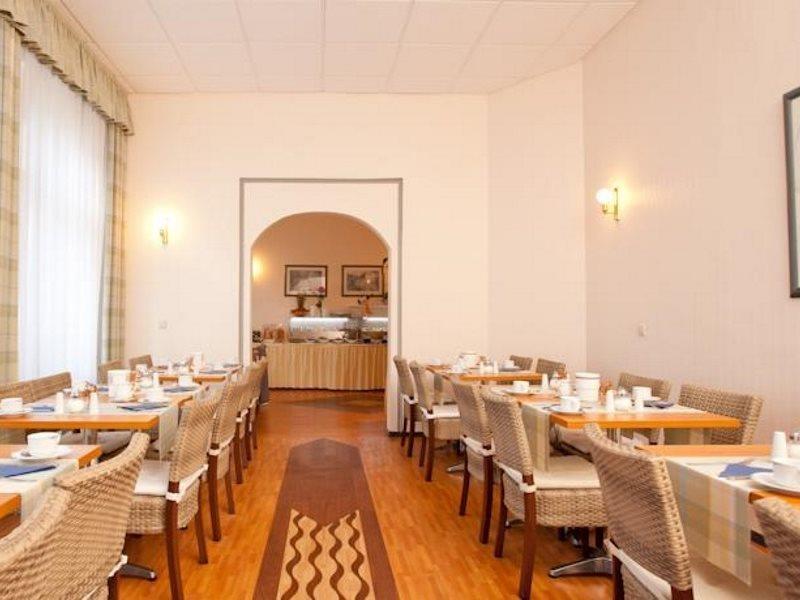 Komfort Hotel Am Kurpark Бад Хомбург фор дер Хьое Екстериор снимка